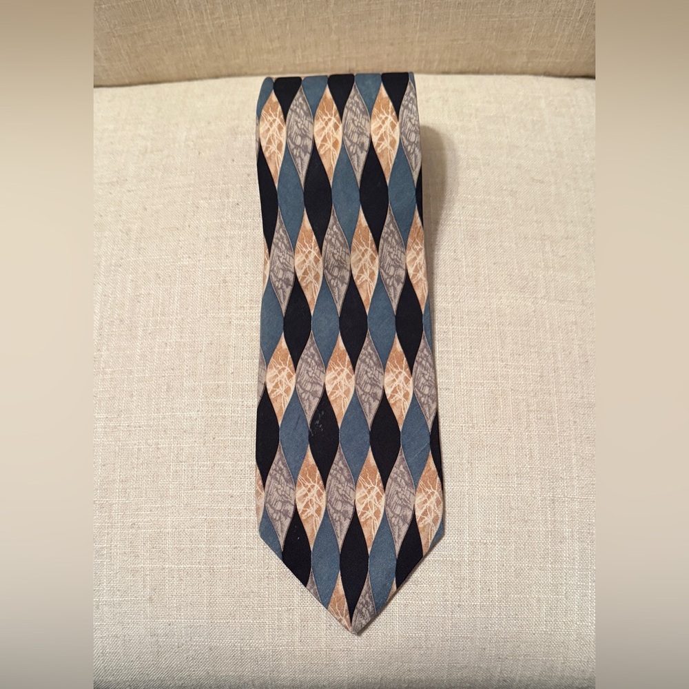 Hanover Elegant Geometric Patterned Black Blue Neck Tie